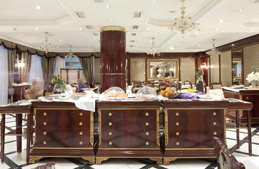 ホテル オテル アラメーダ パラス サラマンカ エクステリア 写真 The buffet at the restaurant